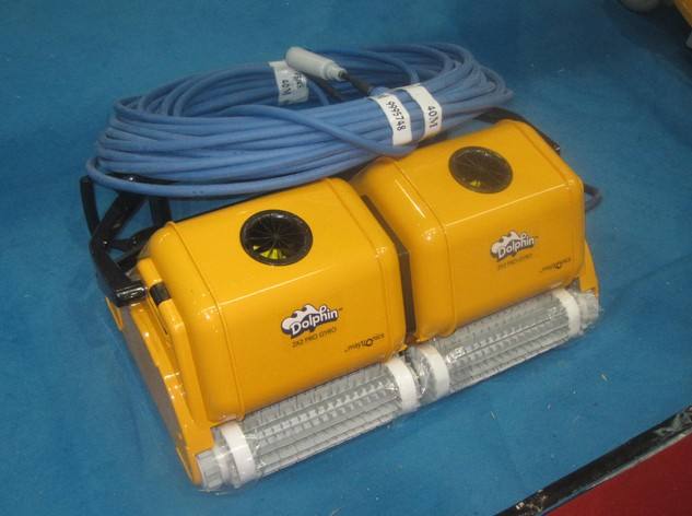 游泳池全自動吸污機(jī)